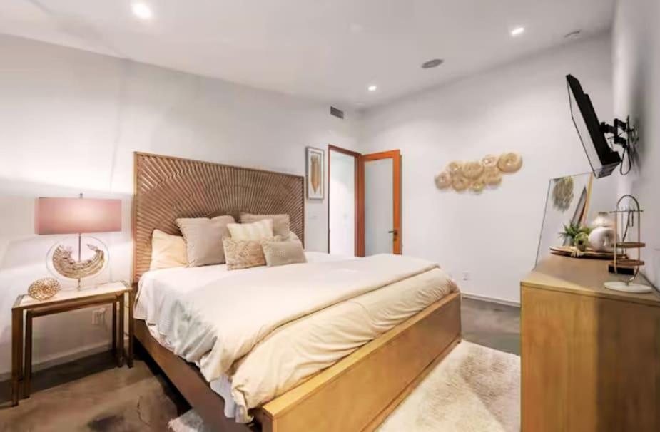 Cozy Oasis In Oakley With Basketball Court Pool * Los Angeles