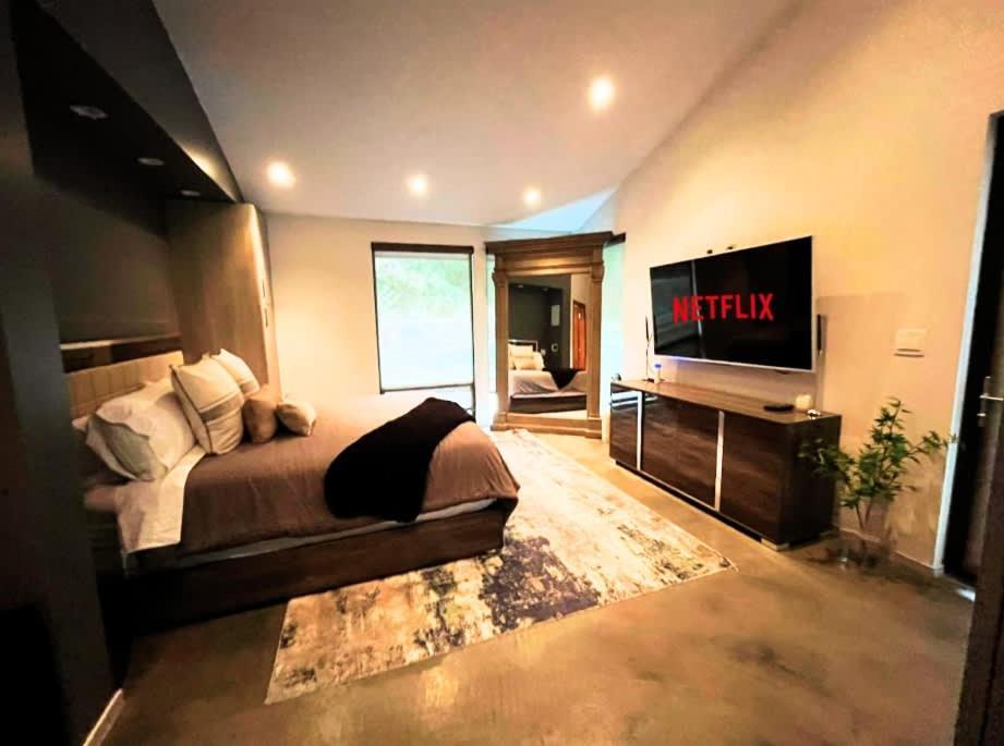 Holiday home Cozy Oasis In Oakley With Basketball Court Pool Los Angeles